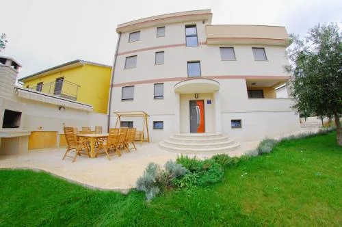Nelkas Apartments