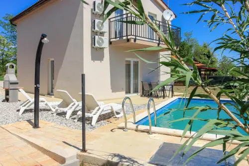 New Villa Seve II with pool, near the town center, 3km from the beach