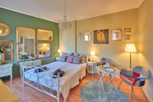 Old City Romantic Studio with FREE private parking