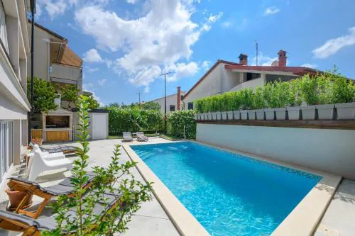 Poolside City Apartments Pula - Pool & Gym