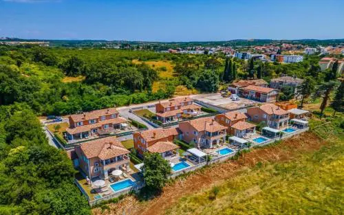 Villas Lotus with Pool and Jacuzzi