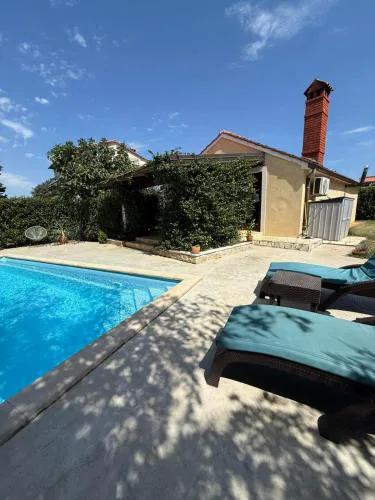 Rustic house with private swimming pool