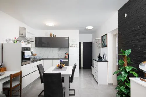 SEA VIEW apartment with FREE parking
