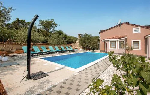 Stunning Home In Pula With Kitchen