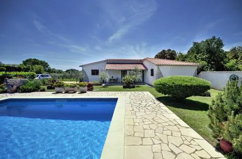 Tolle Ferienwohnung mit großem Pool, Klima, WLAN, BBQ