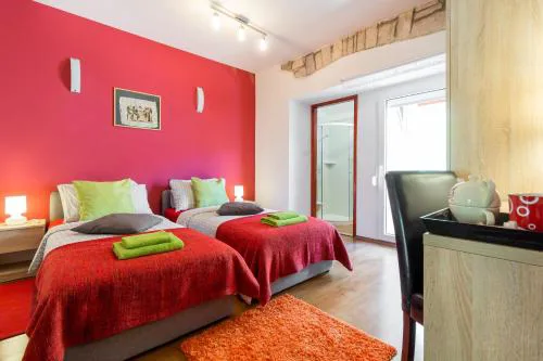 Top Center Room & Apartment