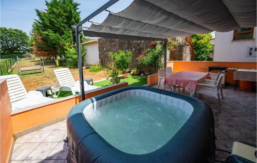 Two-Bedroom Holiday Home In Pula
