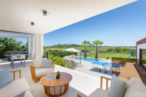 Villa GROFICA, new house, heated pool, jacuzzi, playgroung & bbq, near beaches, Pula - Istria