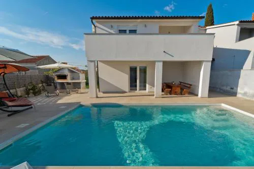 Villa Luka with private pool near Pula