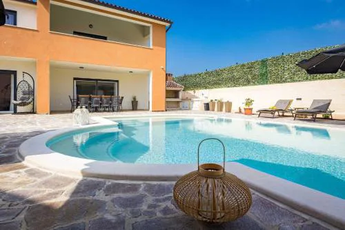 Villa Nur Amela