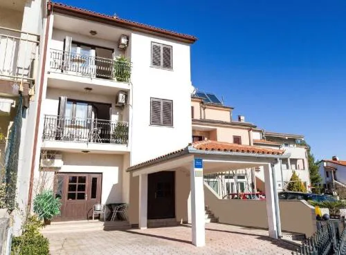 Wohnung in Pula mit Terrasse, Grill und Garten