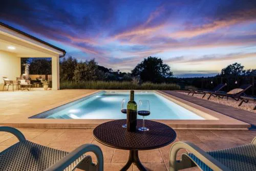 Villa Rok with Private Pool & Sunset Views near Pula