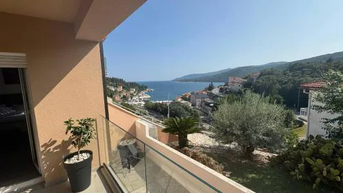 Apartment's Tatjana