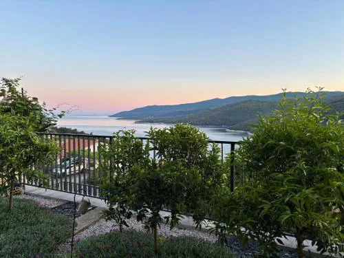 Coccolina, studio apartment with private hot tub, breathtaking views and free parking, bookable all year round, Also take a look at our flat Amor