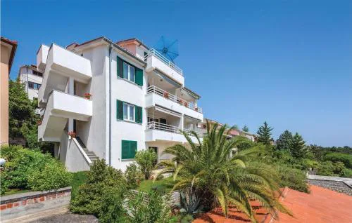 Cozy Apartment In Rabac With Kitchen