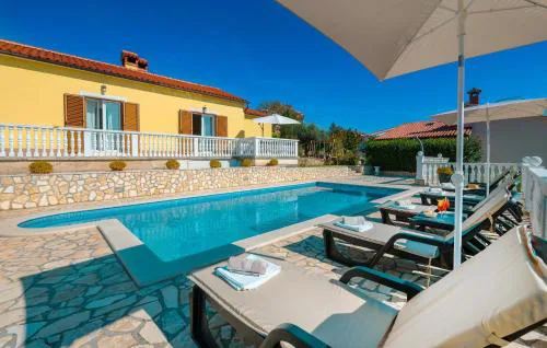 Cozy Apartment In Rabac With Wifi