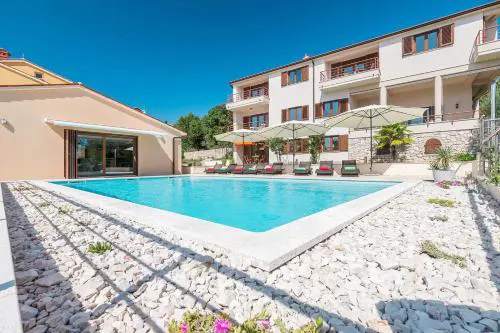 E&T apartments with a beautiful pool