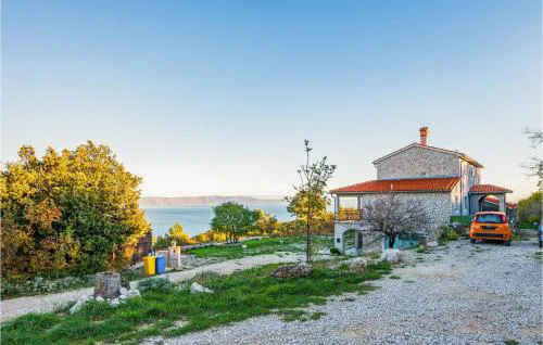 Gorgeous Apartment In Gondolici