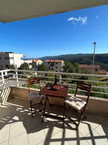 Gorgeous Biserka Apartment
