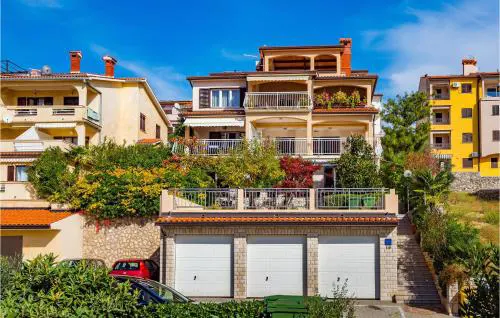 One-Bedroom Apartment In Rabac