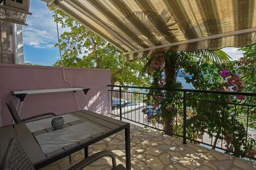 Studio app 100m from the sea, 077