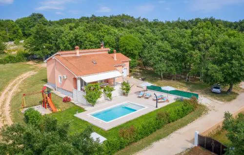 Lovely Home In Radetici With Wifi