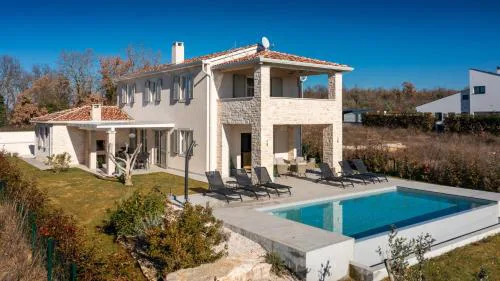 Beautiful Villa Legro with pool in Visnjan