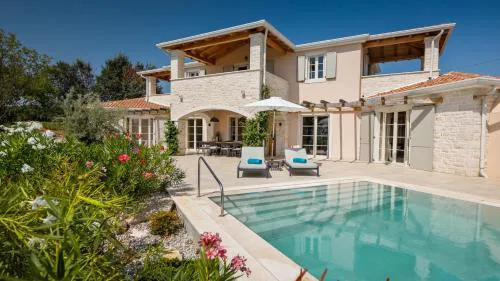 Family villa Rapavel with pool in Visnjan