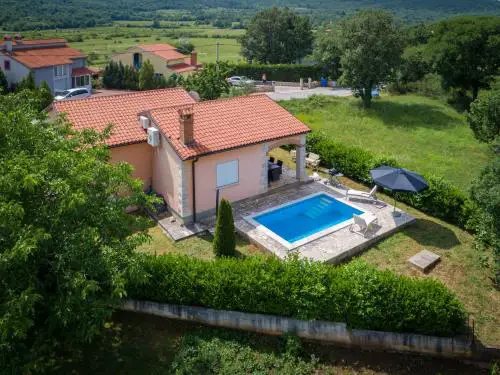 Ruhiges Haus Im Grünen Mit Privatpool