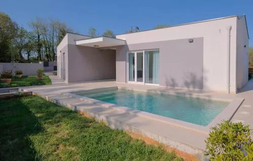 Awesome Home In Rebici