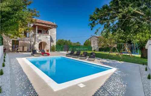 Cozy Home In Rojnici With Wifi