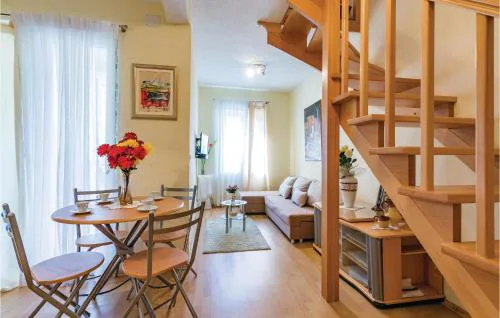 1 Bedroom Stunning Apartment In Rovinj