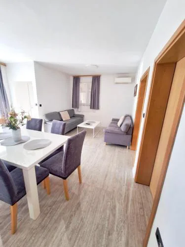 2 bedroom apartment near the sea