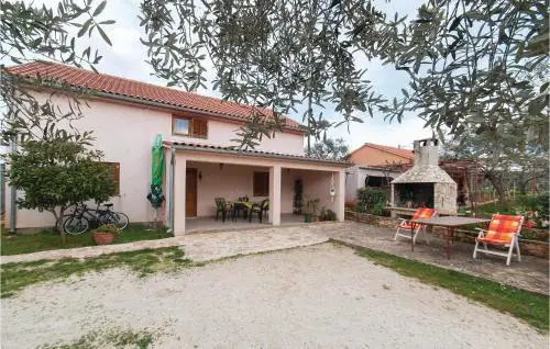 2 Bedroom Beautiful Apartment In Rovinj