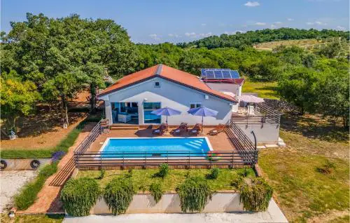 3 Bedroom Lovely Home In Rovinj