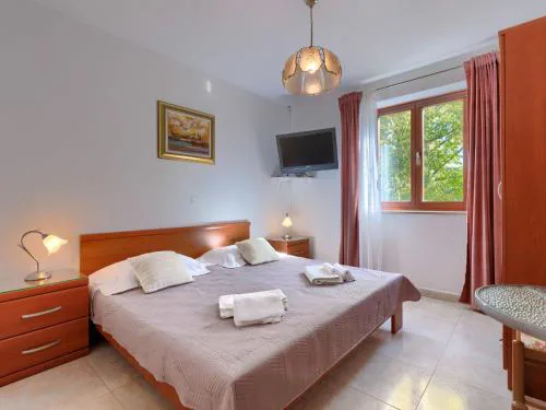 Apartment Alba-5 by Interhome