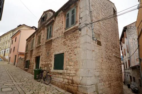 Apartment Il Cortile with garden and parking