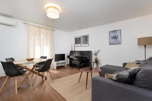 Apartment Lassy by Irundo