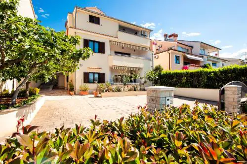 Apartments Milar