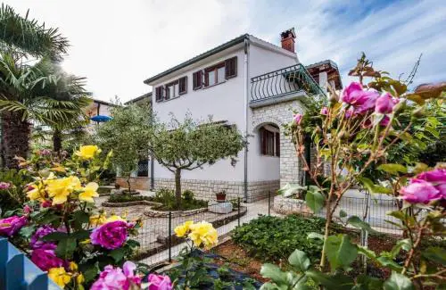 Apartments with parking spaces Rovinj - 22528