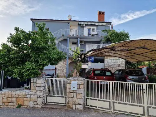Apartments with parking spaces Rovinj - 23506