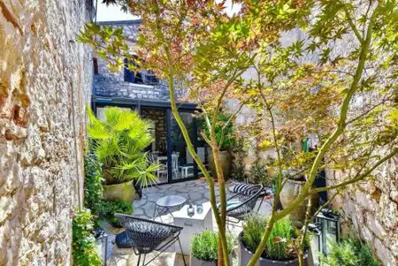 Atrium Town House