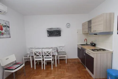 Bezauberndes Apartment nur 190 Meter zum Strand mit 2 Klimaanlagen