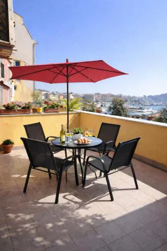 Center of Rovinj, sea view apartment