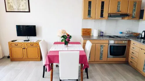 Charmantes Apartment nur 700 Meter zum Strand mit Terrasse und Balkon