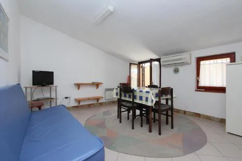 Ferienwohnung Lora Mit Kleiner Terrasse