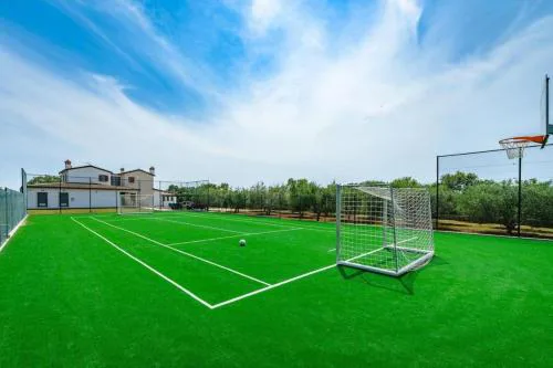 Holiday house Lera Rovinj, with football field, sauna, jacuzzi