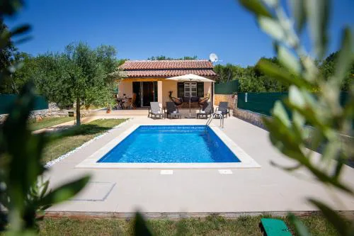 House Jozefina with pool