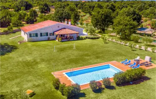 Lovely Home In Rovinj With Wifi
