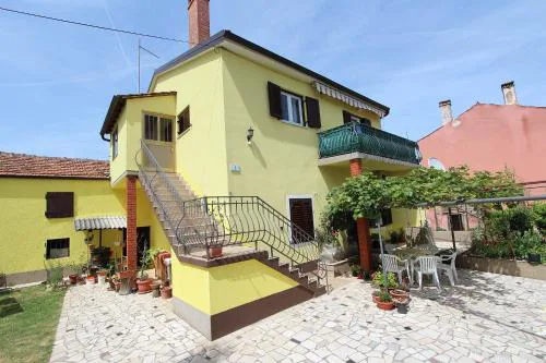 Mediterranes Apartment nur 15 Minuten zum Zentrum in ruhiger Wohngegend